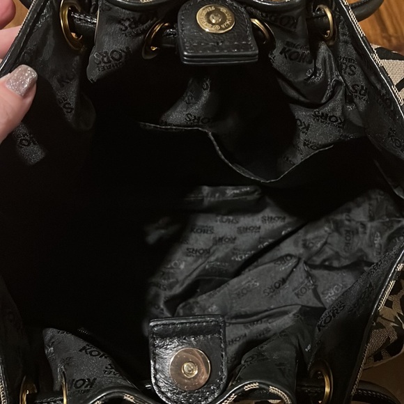 221. NWOT-Michael Kors Awesome Bag - Picture 10 of 11